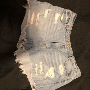 Light wash ripped mom jean shorts